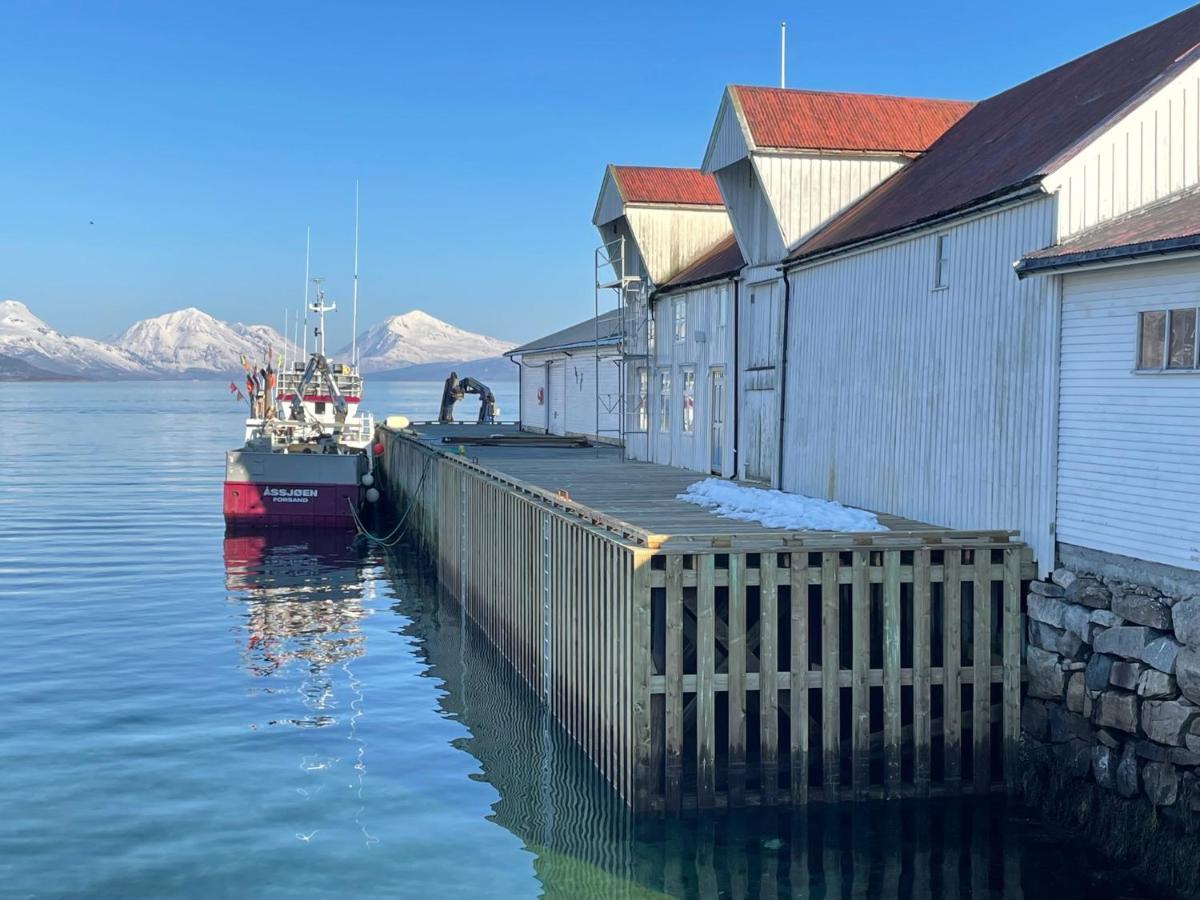 2. Etg I Dampskipsbrygga, Lodingen Havn Luaran gambar