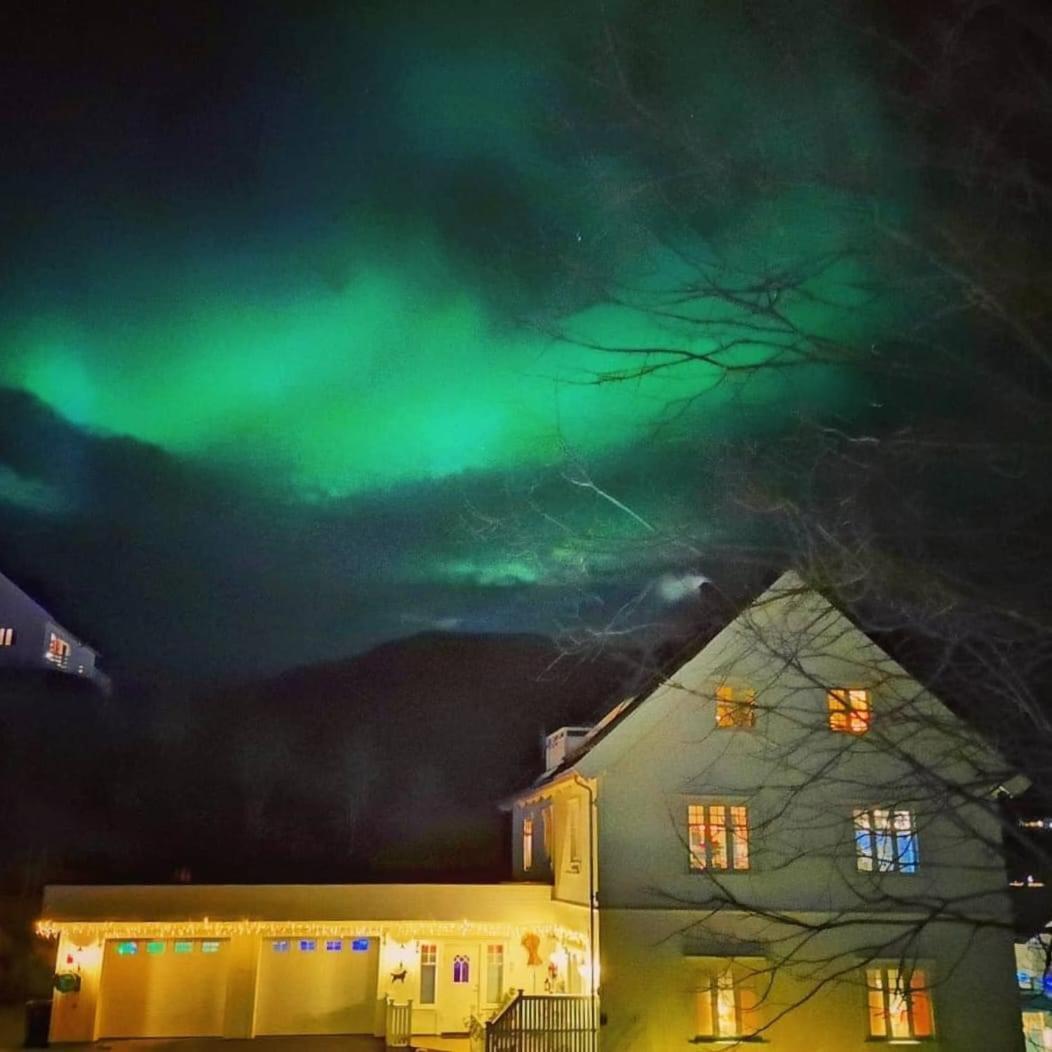 2. Etg I Dampskipsbrygga, Lodingen Havn Luaran gambar